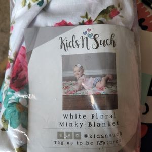 Floral white Minkey baby blanket. NWT.